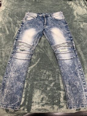 Slim Straight Washed Blue Men's Jeans with Distressed Knee Detail